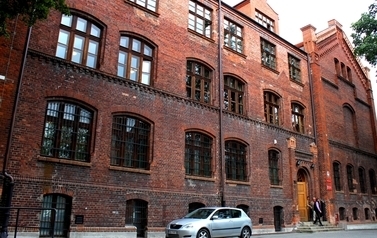 Zdjęcie ukazujące budynek sądu - dawne Gimnazjum w Malborku