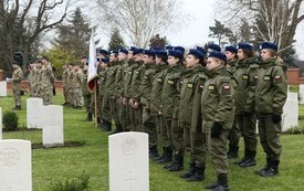 We wtorek 16 listopada odbyły się uroczystości w związku z Dniem Pamięci (Remembrance Day), kt&oacute;ry jest świętem obchodzonym w krajach Wsp&oacute;lnoty Brytyjskiej, upamiętniającym żołnierzy poległych na wojnach.    Uroczystość odbyła się na Cmentarzu Wsp&oacute;lnoty Br