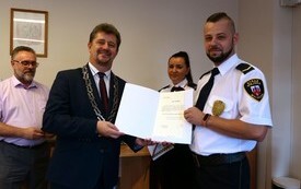 Burmistrz z awansowanymi strażnikami