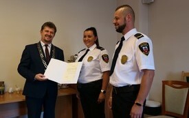 Burmistrz z awansowanymi strażnikami