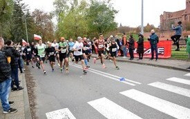 Bieg Niepodległości - start dorosłych uczestnik&oacute;w