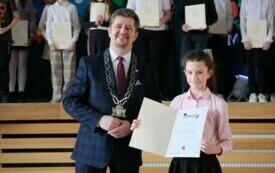 burmistrz oraz nagrodzony stypendysta/ stypendystka