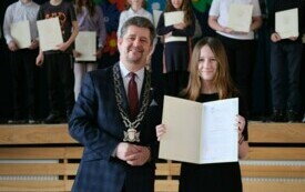 burmistrz oraz nagrodzony stypendysta/ stypendystka