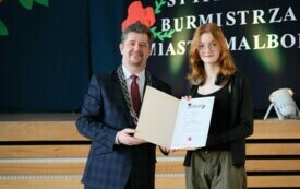 burmistrz oraz nagrodzony stypendysta/ stypendystka