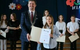 burmistrz oraz nagrodzony stypendysta/ stypendystka