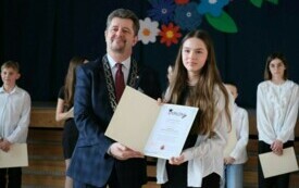 burmistrz oraz nagrodzony stypendysta/ stypendystka