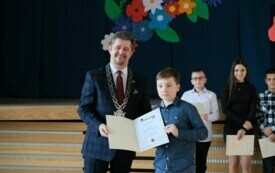 burmistrz oraz nagrodzony stypendysta/ stypendystka