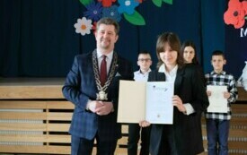 burmistrz oraz nagrodzony stypendysta/ stypendystka