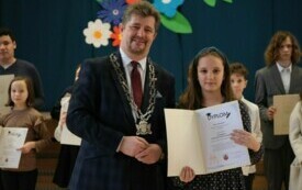 burmistrz oraz nagrodzony stypendysta/ stypendystka