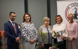 Malborskie pielęgniarki i położne z wyr&oacute;żnieniami z okazji dnia Pielęgniarki i Położnej 5