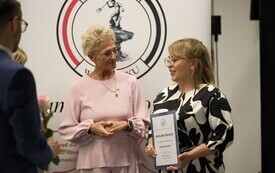 Malborskie pielęgniarki i położne z wyr&oacute;żnieniami z okazji dnia Pielęgniarki i Położnej 10
