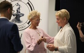 Malborskie pielęgniarki i położne z wyr&oacute;żnieniami z okazji dnia Pielęgniarki i Położnej 12
