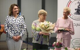 Malborskie pielęgniarki i położne z wyr&oacute;żnieniami z okazji dnia Pielęgniarki i Położnej 16