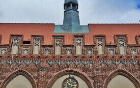 Remont Ratusza Staromiejskiego: bryła budynku wraz z odnowioną nowożytną częścią 12