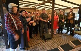 zdjęcie grupowe uczestnik&oacute;w widowiska