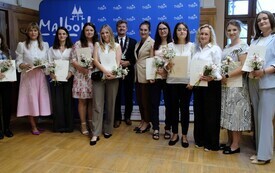 Uroczyste wręczenie akt&oacute;w nadania stopnia awansu zawodowego nauczyciela mianowanego 1
