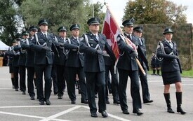 Galeria zdjęć przedstawia obchody 87. rocznicy wybuchu II wojny światowej w Malborku, podczas kt&oacute;rych delegacje złożyły kwiaty i zapaliły znicze w miejscach pamięci. Fotografie dokumentują także gł&oacute;wn 2