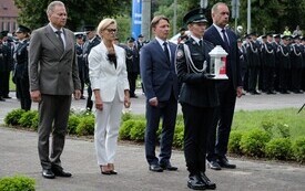 Galeria zdjęć przedstawia obchody 87. rocznicy wybuchu II wojny światowej w Malborku, podczas kt&oacute;rych delegacje złożyły kwiaty i zapaliły znicze w miejscach pamięci. Fotografie dokumentują także gł&oacute;wn 9