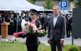 Galeria zdjęć przedstawia obchody 87. rocznicy wybuchu II wojny światowej w Malborku, podczas kt&oacute;rych delegacje złożyły kwiaty i zapaliły znicze w miejscach pamięci. Fotografie dokumentują także gł&oacute;wn 26
