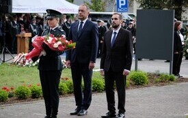 Galeria zdjęć przedstawia obchody 87. rocznicy wybuchu II wojny światowej w Malborku, podczas kt&oacute;rych delegacje złożyły kwiaty i zapaliły znicze w miejscach pamięci. Fotografie dokumentują także gł&oacute;wn 29