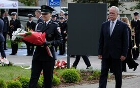 Galeria zdjęć przedstawia obchody 87. rocznicy wybuchu II wojny światowej w Malborku, podczas kt&oacute;rych delegacje złożyły kwiaty i zapaliły znicze w miejscach pamięci. Fotografie dokumentują także gł&oacute;wn 34