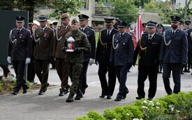 Galeria zdjęć przedstawia obchody 87. rocznicy wybuchu II wojny światowej w Malborku, podczas kt&oacute;rych delegacje złożyły kwiaty i zapaliły znicze w miejscach pamięci. Fotografie dokumentują także gł&oacute;wn 41