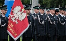 Galeria zdjęć przedstawia obchody 87. rocznicy wybuchu II wojny światowej w Malborku, podczas kt&oacute;rych delegacje złożyły kwiaty i zapaliły znicze w miejscach pamięci. Fotografie dokumentują także gł&oacute;wn 47