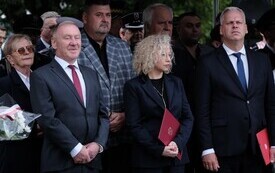 Galeria zdjęć przedstawia obchody 87. rocznicy wybuchu II wojny światowej w Malborku, podczas kt&oacute;rych delegacje złożyły kwiaty i zapaliły znicze w miejscach pamięci. Fotografie dokumentują także gł&oacute;wn 49