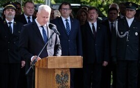 Galeria zdjęć przedstawia obchody 87. rocznicy wybuchu II wojny światowej w Malborku, podczas kt&oacute;rych delegacje złożyły kwiaty i zapaliły znicze w miejscach pamięci. Fotografie dokumentują także gł&oacute;wn 52