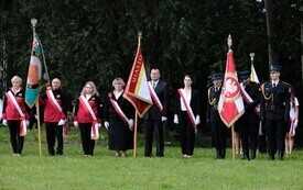 Galeria zdjęć przedstawia obchody 87. rocznicy wybuchu II wojny światowej w Malborku, podczas kt&oacute;rych delegacje złożyły kwiaty i zapaliły znicze w miejscach pamięci. Fotografie dokumentują także gł&oacute;wn 62
