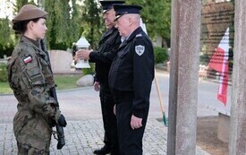 Galeria zdjęć przedstawia obchody 87. rocznicy wybuchu II wojny światowej w Malborku, podczas kt&oacute;rych delegacje złożyły kwiaty i zapaliły znicze w miejscach pamięci. Fotografie dokumentują także gł&oacute;wn 89