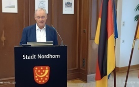 Achim Haming w trakcie przem&oacute;wienia