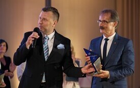 Galeria zdjęć z jubileuszowej, 10. Gali &bdquo;Malborski Mistrz Biznesu 2025&rdquo;, kt&oacute;ra odbyła się 11 września 2026 roku w Centrum Konferencyjnym Hotelu Malbork. Fotografie przedstawiają uczestnik&oacute;w wydarzenia 1