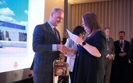Galeria zdjęć z jubileuszowej, 10. Gali &bdquo;Malborski Mistrz Biznesu 2025&rdquo;, kt&oacute;ra odbyła się 11 września 2026 roku w Centrum Konferencyjnym Hotelu Malbork. Fotografie przedstawiają uczestnik&oacute;w wydarzenia 24