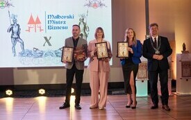 Galeria zdjęć z jubileuszowej, 10. Gali &bdquo;Malborski Mistrz Biznesu 2025&rdquo;, kt&oacute;ra odbyła się 11 września 2026 roku w Centrum Konferencyjnym Hotelu Malbork. Fotografie przedstawiają uczestnik&oacute;w wydarzenia 42