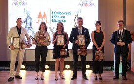 Galeria zdjęć z jubileuszowej, 10. Gali &bdquo;Malborski Mistrz Biznesu 2025&rdquo;, kt&oacute;ra odbyła się 11 września 2026 roku w Centrum Konferencyjnym Hotelu Malbork. Fotografie przedstawiają uczestnik&oacute;w wydarzenia 45