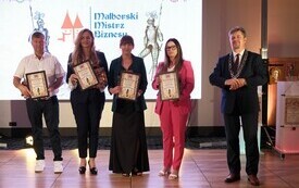 Galeria zdjęć z jubileuszowej, 10. Gali &bdquo;Malborski Mistrz Biznesu 2025&rdquo;, kt&oacute;ra odbyła się 11 września 2026 roku w Centrum Konferencyjnym Hotelu Malbork. Fotografie przedstawiają uczestnik&oacute;w wydarzenia 46