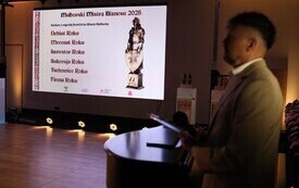 Galeria zdjęć z jubileuszowej, 10. Gali &bdquo;Malborski Mistrz Biznesu 2025&rdquo;, kt&oacute;ra odbyła się 11 września 2026 roku w Centrum Konferencyjnym Hotelu Malbork. Fotografie przedstawiają uczestnik&oacute;w wydarzenia 49