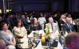 Galeria zdjęć z jubileuszowej, 10. Gali &bdquo;Malborski Mistrz Biznesu 2025&rdquo;, kt&oacute;ra odbyła się 11 września 2026 roku w Centrum Konferencyjnym Hotelu Malbork. Fotografie przedstawiają uczestnik&oacute;w wydarzenia 59