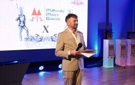 Galeria zdjęć z jubileuszowej, 10. Gali &bdquo;Malborski Mistrz Biznesu 2025&rdquo;, kt&oacute;ra odbyła się 11 września 2026 roku w Centrum Konferencyjnym Hotelu Malbork. Fotografie przedstawiają uczestnik&oacute;w wydarzenia 65