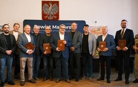 Podpisanie uzgodnień dotyczących powiatowego systemu ostrzegania i alarmowania ludności w Starostwie Powiatowym w Malborku, 28 września 2026 roku. W spotkaniu uczestniczyli przedstawiciele samorząd&oacute;w  1