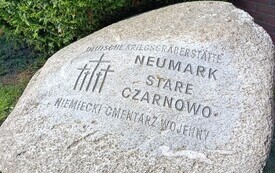 Malborska delegacja uczciła pamięć cywilnych ofiar II wojny światowej pochowanych w Glinnej 1