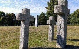 Malborska delegacja uczciła pamięć cywilnych ofiar II wojny światowej pochowanych w Glinnej 3