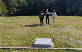 Malborska delegacja uczciła pamięć cywilnych ofiar II wojny światowej pochowanych w Glinnej 8
