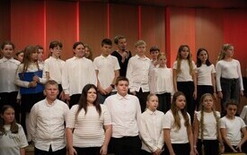 Galeria zdjęć z koncertu nauczycieli i uczni&oacute;w Państwowej Szkoły Muzycznej I stopnia im. Ignacego Jana Paderewskiego w Malborku oraz wręczenia nagr&oacute;d w konkursie fotograficznym &bdquo;Moja zielona oaza&rdquo;. Wy 3