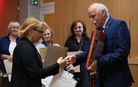 Galeria zdjęć z koncertu nauczycieli i uczni&oacute;w Państwowej Szkoły Muzycznej I stopnia im. Ignacego Jana Paderewskiego w Malborku oraz wręczenia nagr&oacute;d w konkursie fotograficznym &bdquo;Moja zielona oaza&rdquo;. Wy 28