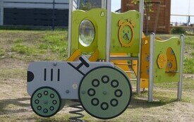 Nowy plac zabaw przy filii Żłobka Miejskiego &bdquo;Szarotka&rdquo; 7
