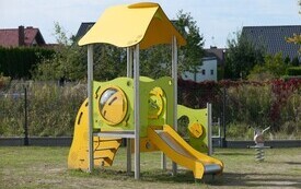 Nowy plac zabaw przy filii Żłobka Miejskiego &bdquo;Szarotka&rdquo; 12