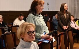 uczestnicy spotkania na sali