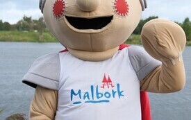9 października 2026 roku na bulwarze im. Macieja Kilarskiego w Malborku odbyła się kolejna akcja nasadzeń roślin, w kt&oacute;rej uczestniczyli uczniowie malborskich szk&oacute;ł podstawowych 27